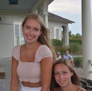 Meet your Posher, Chloe